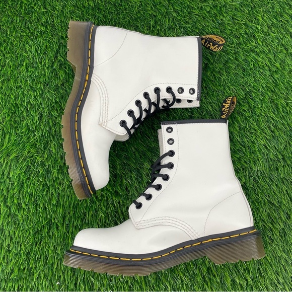 Dr. Martens NEW AirWair Classic 1460 White Smooth Leather Lace Up Combat Boots - Picture 1 of 11